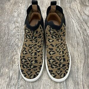 CUSHIONAIRE CHEETAH SLIP-ON SNEAKERS SIZE 6